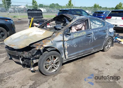 2018 Hyundai Elantra Value Edition z USA, uszkodzony, nr VIN 5NPD84LF6JH268346